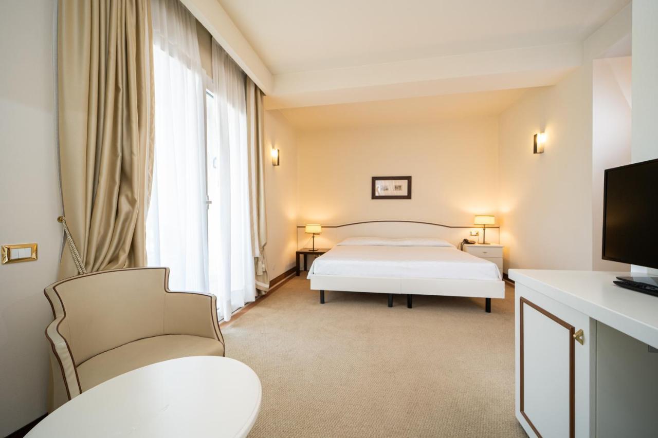Junior Suite Balcony,1398276113:JPEG